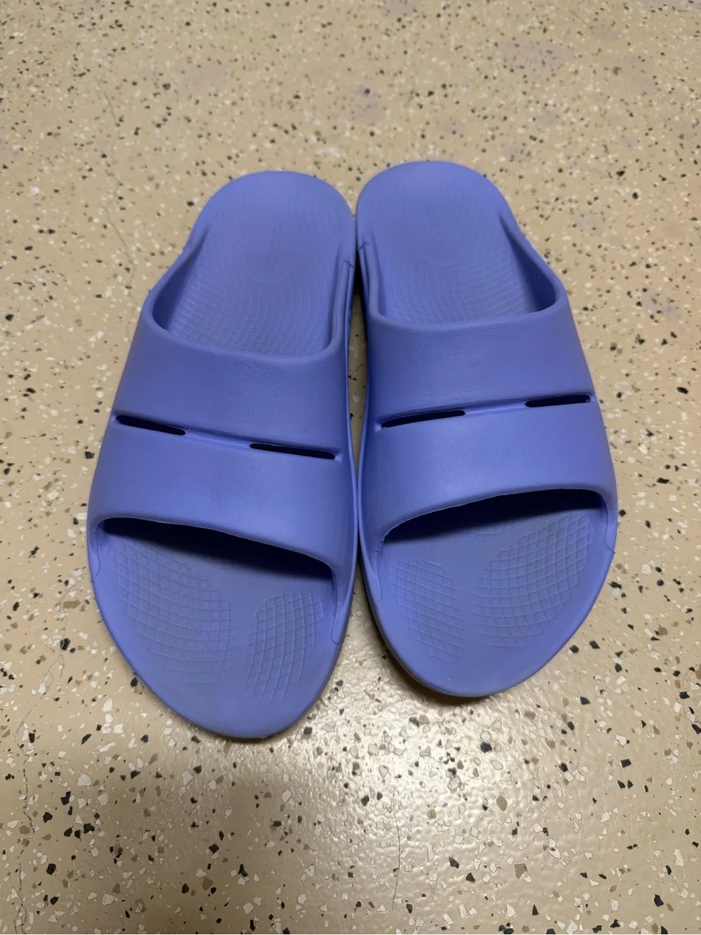 OOFOS OOahh Light Blue Men’s size 11 Women’s 13 Recovery Slide Sandals